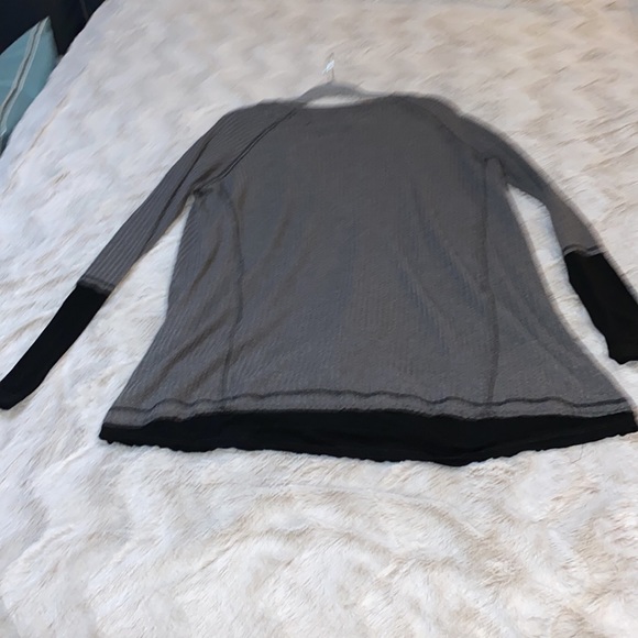 IN LOOM Raw edge thermal long sleeve top NWT Size Small - Picture 14 of 16